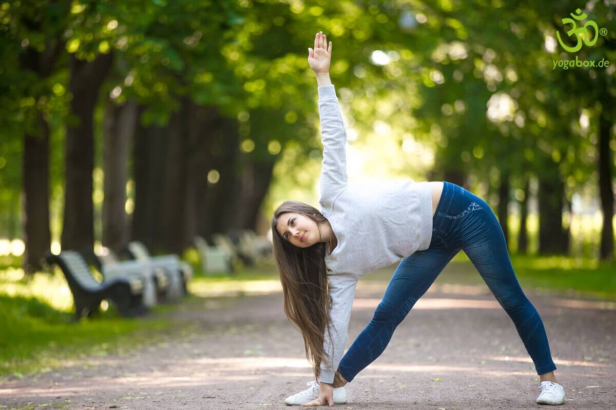 Yoga Standhaltungen: Die Dreieckhaltung (Trikonasana)