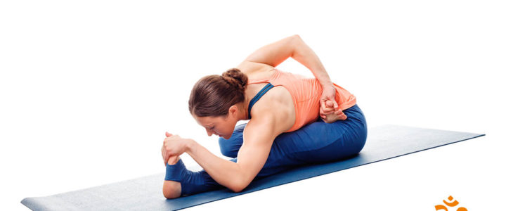 Ardha Baddha Padma Paschimottanasana: Länge im halb gebundenen Lotus erleben Ardha Baddha Padma Paschimottanasana: Länge im halb gebundenen Lotus erleben