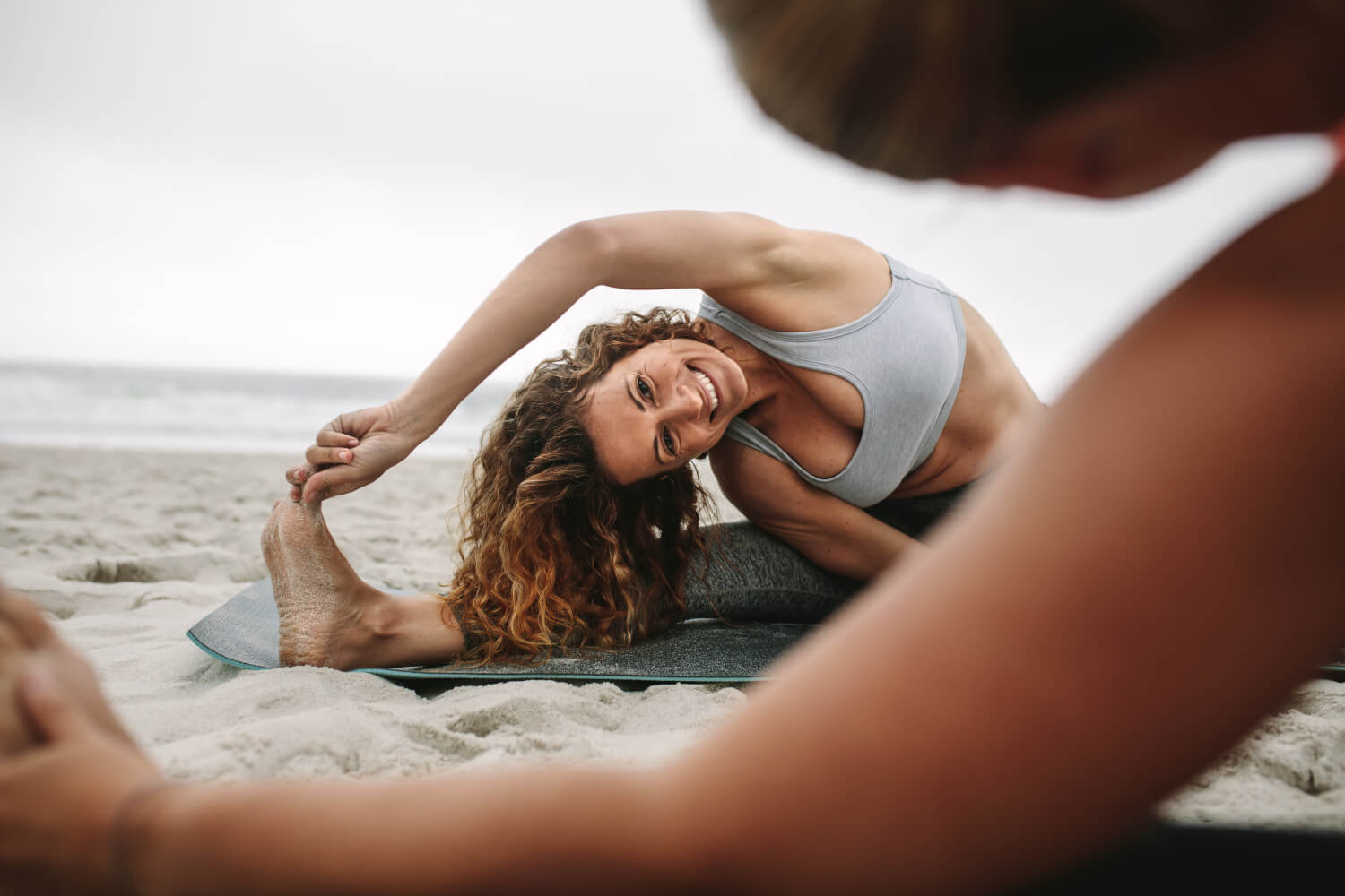 Fünf Tipps für Yoga am Strand