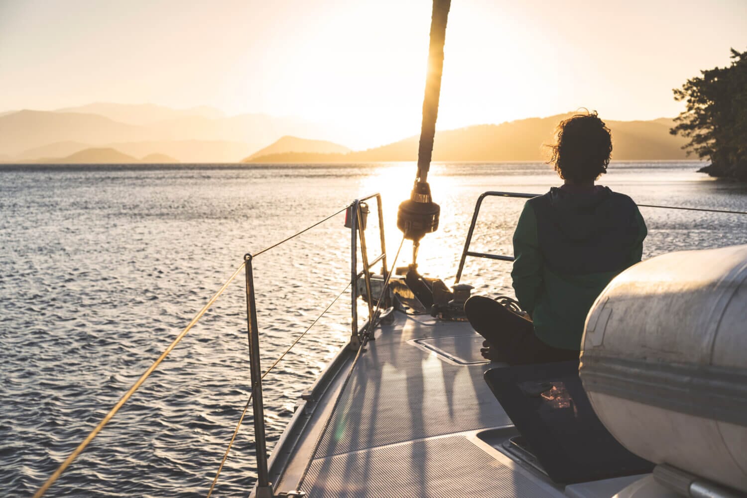 Entspannung finden beim Segeln