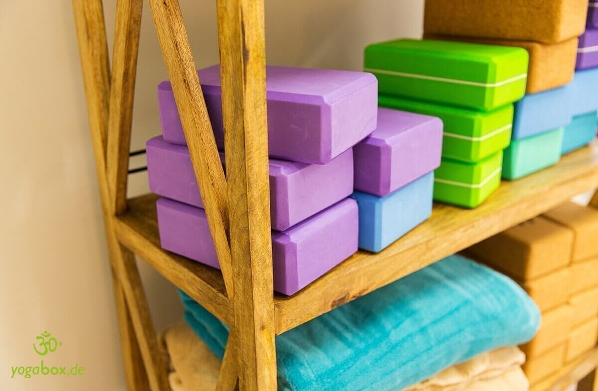 Praktisches Yoga Zubehör: Welche Übungen mit dem Yogablock? - yogabox
