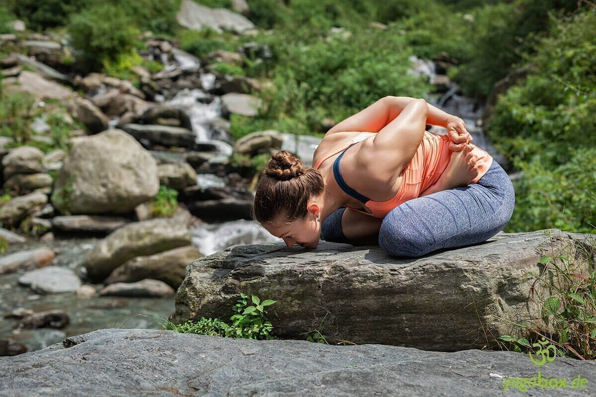 Yoga Mudrasana - Mit Körper und Geist mit allem verbunden - yogabox