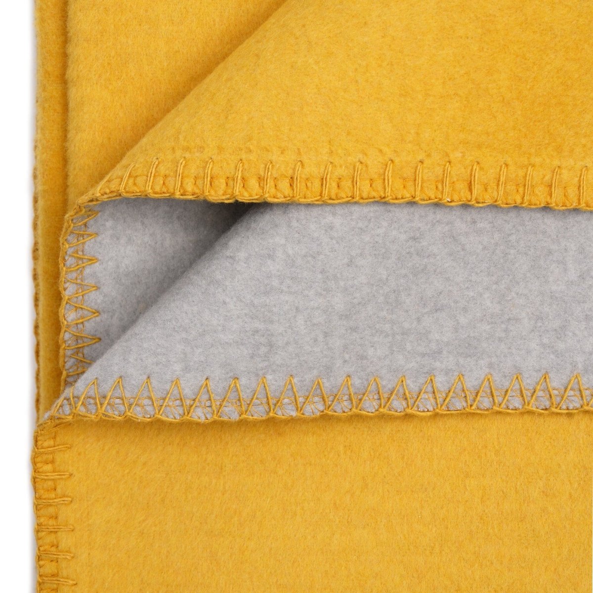 Flauschige Baumwoll Wendedecke zweifarbig - regional hergestellt - YOVANA GmbH • yogabox.de